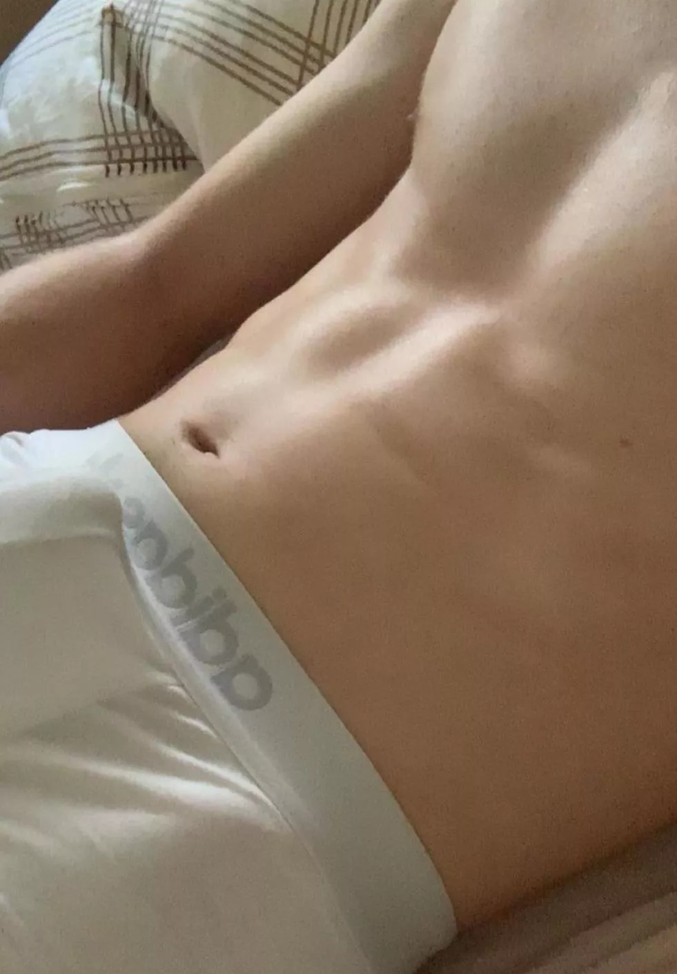 18 with abs and hung. Looking for guys with abs who show face. Hmu @justin_pe00 posted by todd_maes22