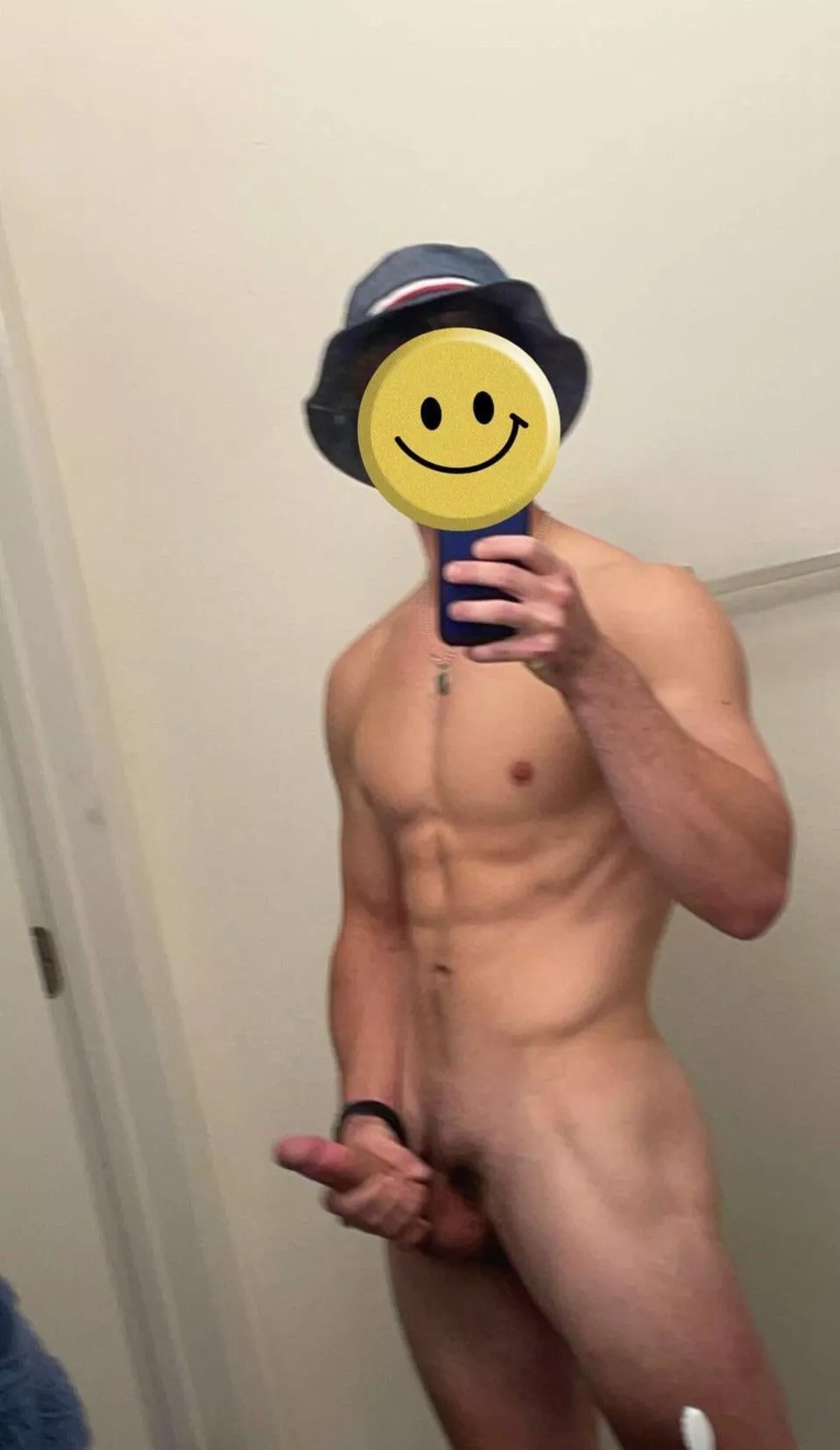 25 hung masc. looking for the same. Face is a must. Respond to 🟥🟪 snaps only. Snap: camer_135 posted by Amazing_Mobile3949