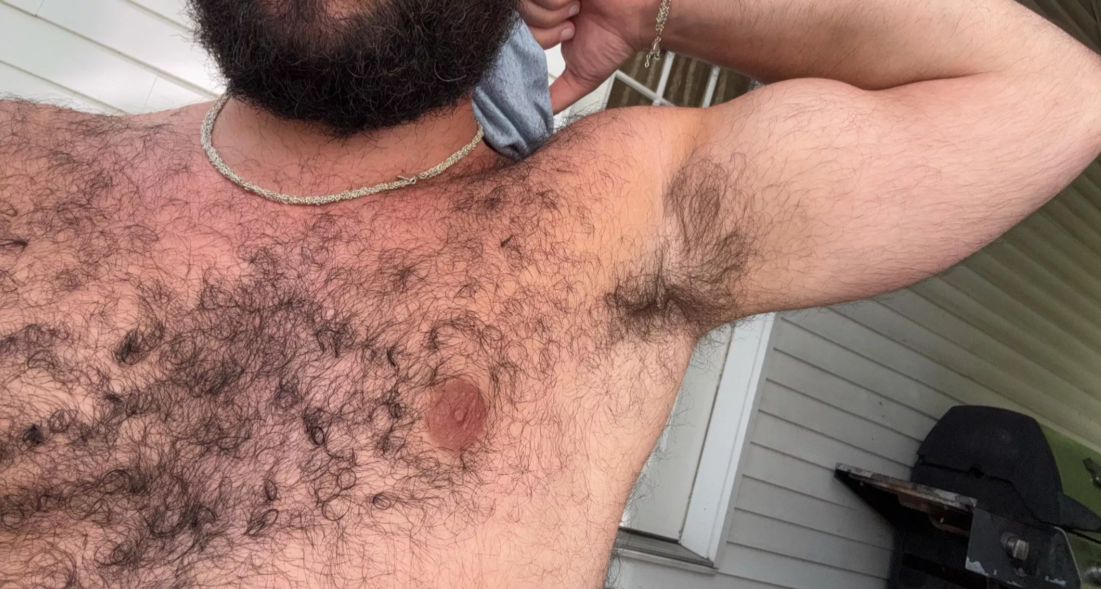 (32) No deodorant and in this heat wave 😮‍💨 posted by hdjksnshd