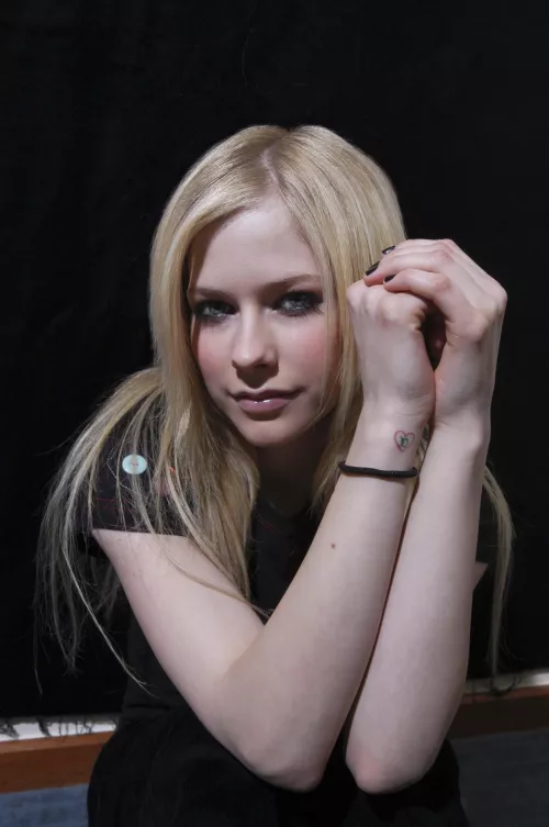 Avril Lavigne(around 2004 or 2005) by ChanLYN93