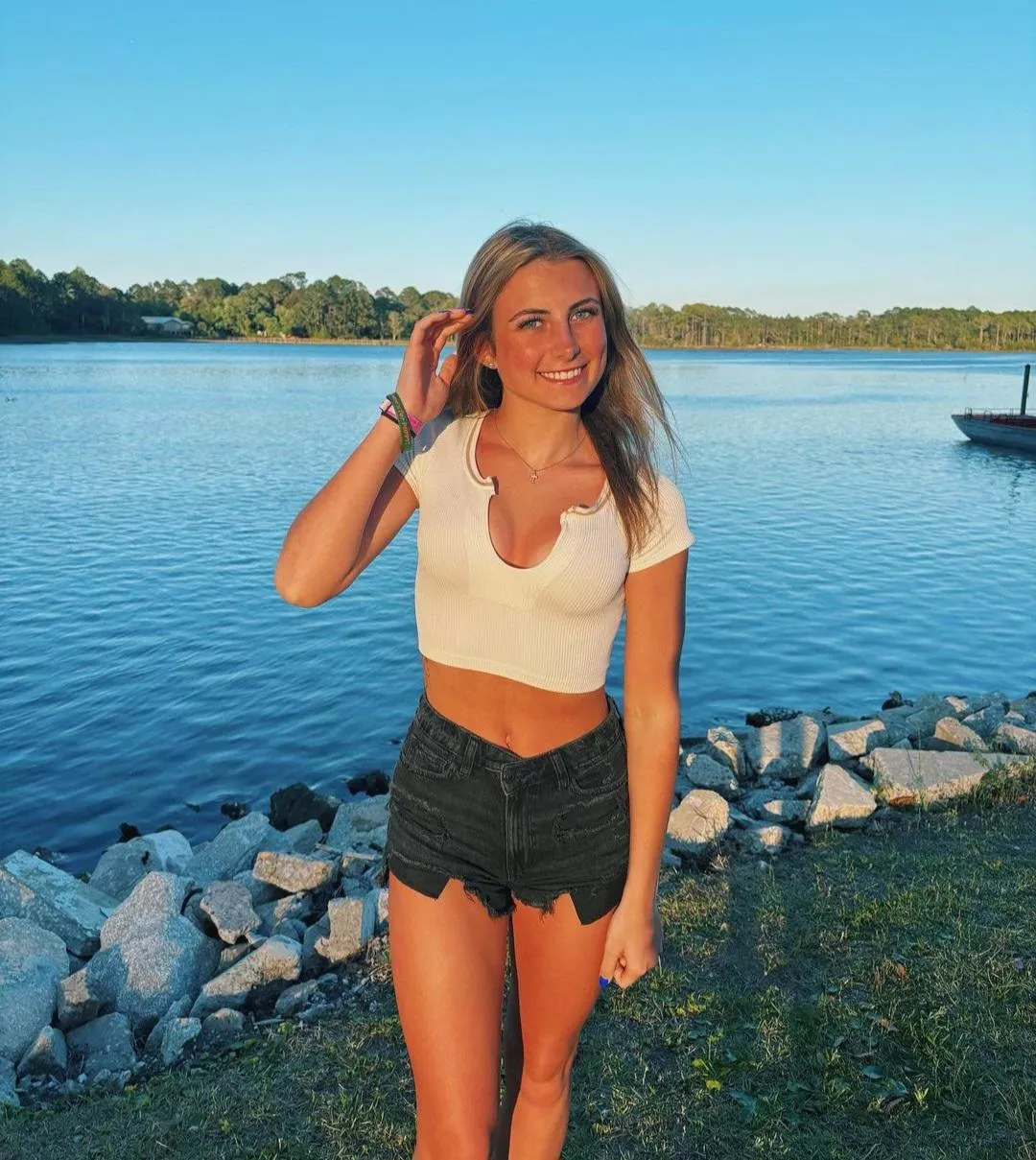 Ella D. posted by Dizzy-Tangerine-4065