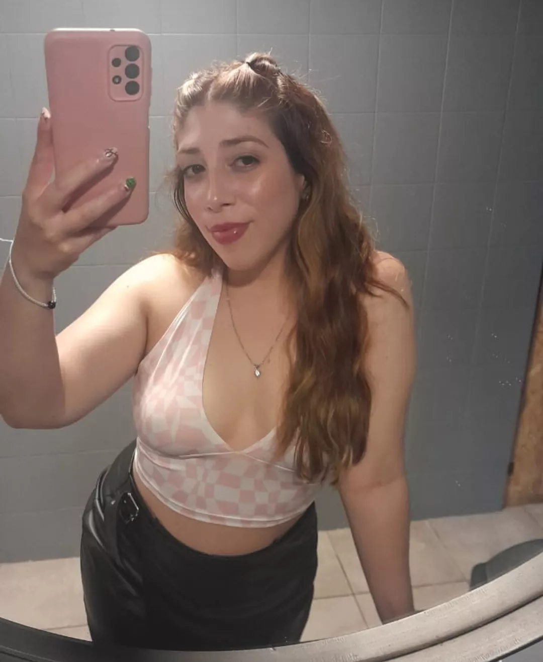 I love how this croptop looks on me 💕 posted by little_star009