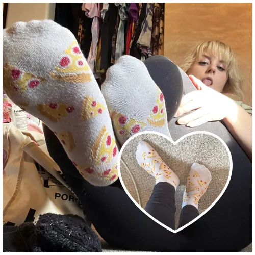 Love getting my socks all nice and stinky <3 by Simp4Gnomie