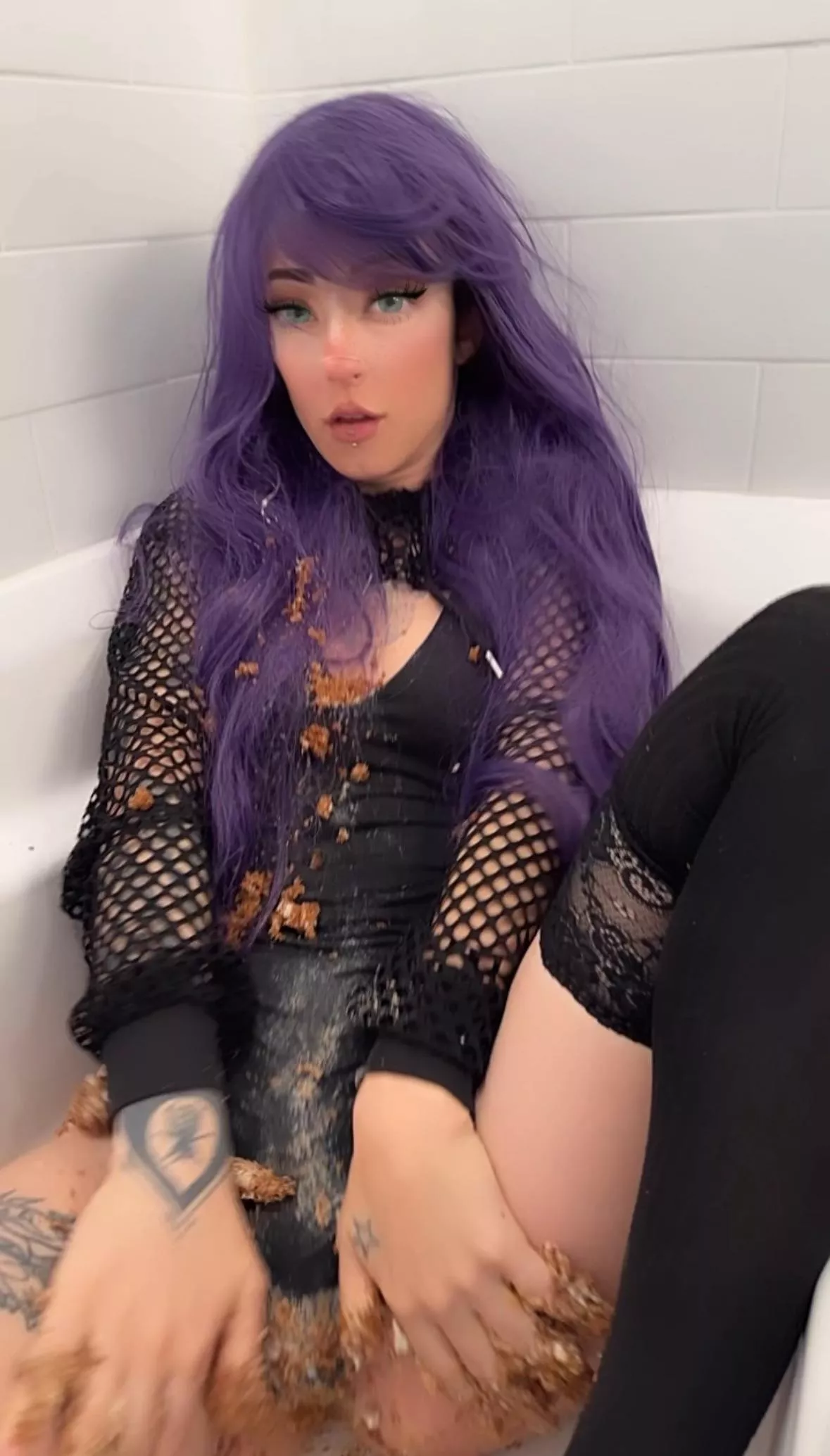 Things got a lil crazy for your naughty cake bb 🥹🤫🫢💋 posted by SaucyNewts