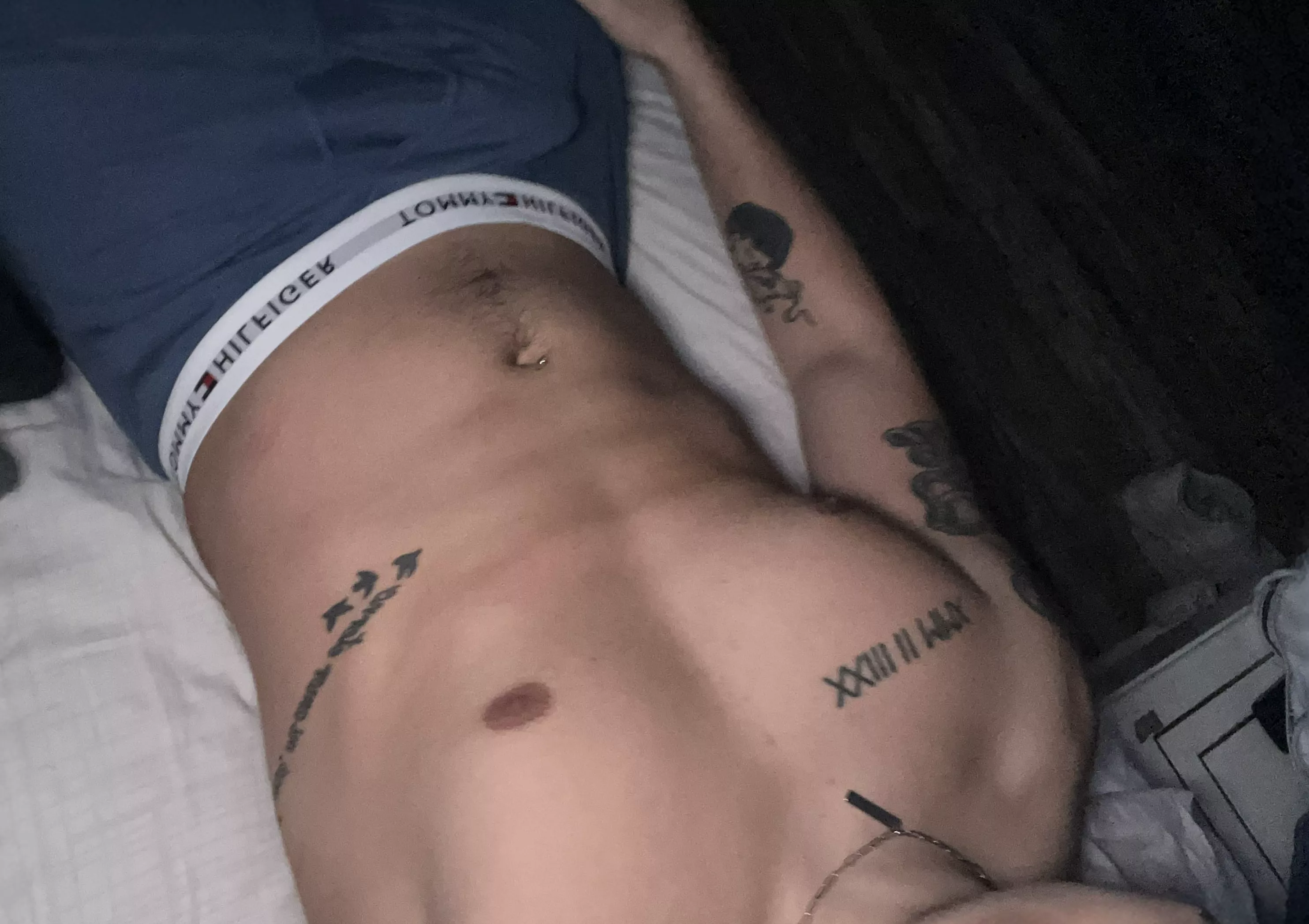 [23] Do you see my V? want to kiss it? posted by ZaynReeed