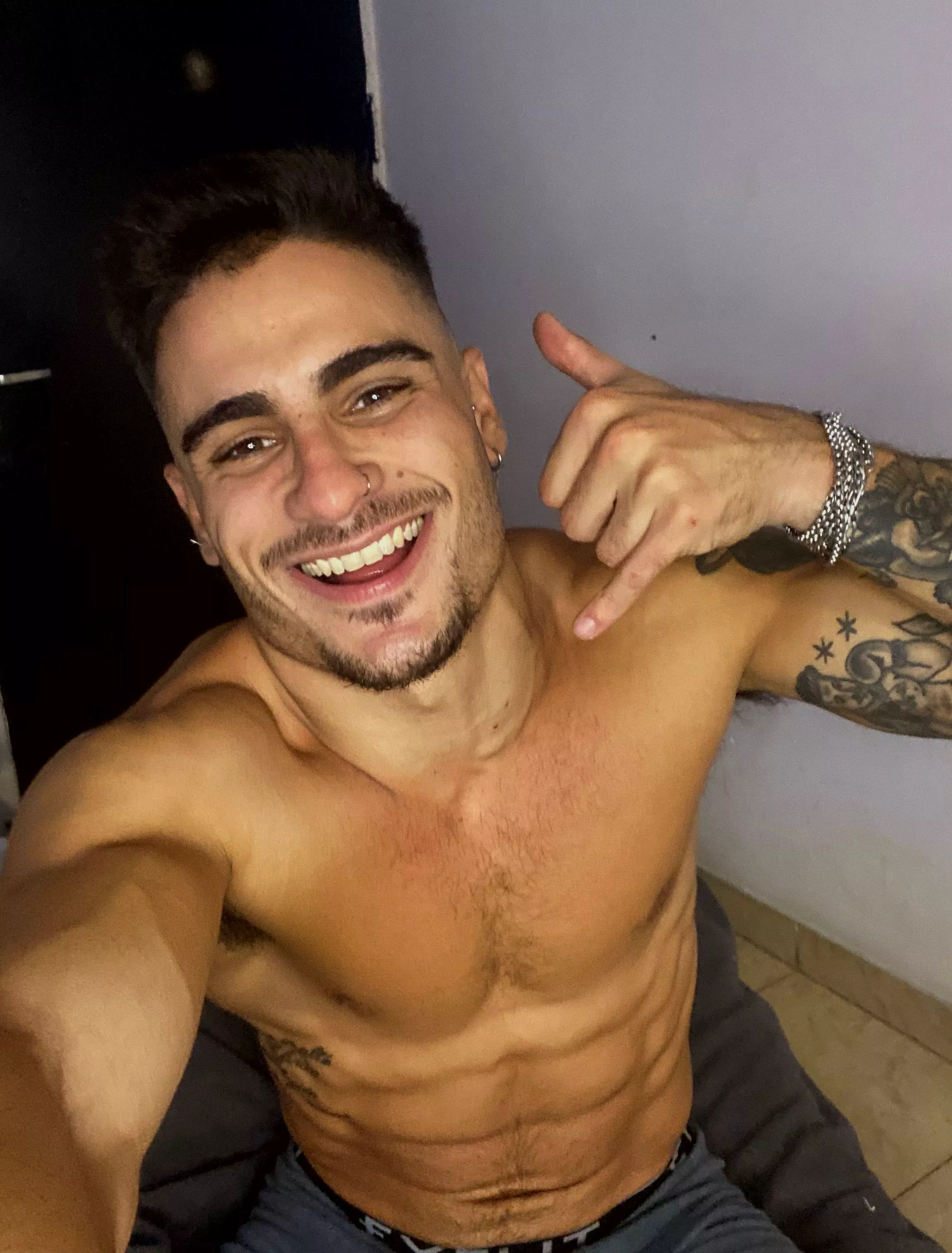 [24] Do these abs make me look hot?  posted by OlieTheKing