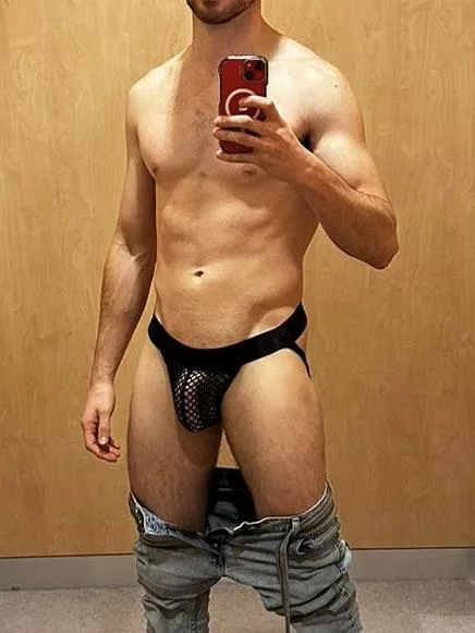 Change room lighting, I think it’s made for bulge pics. posted by Sea_Experience_8081