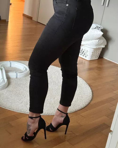Feeling fierce in my black stilettos by Pixiesoles23_