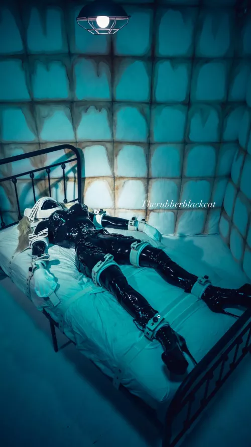 Fully committed to my kinks by therubberblackcat