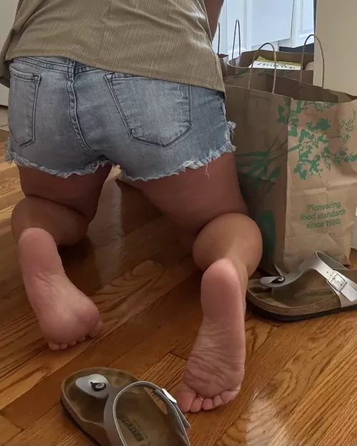 I know you like to look but, could you give me a hand please 😘 by Sole_Satiable