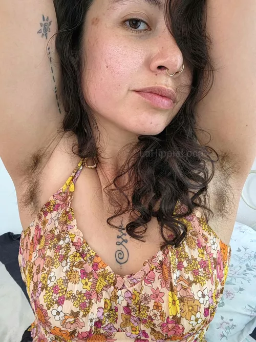 I smell amazing after masturbating by LaHippieLoca