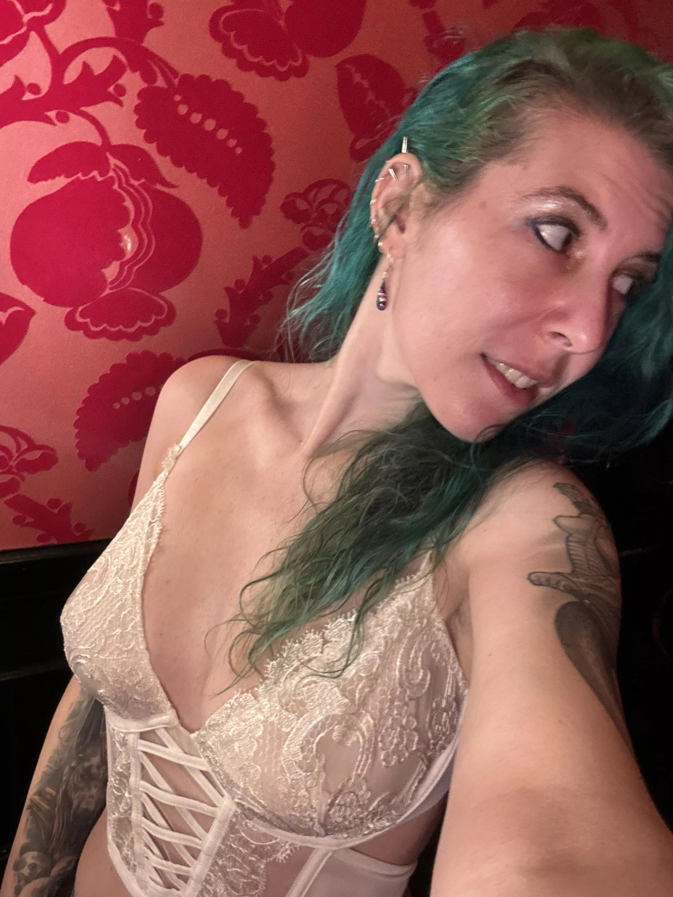 Lace cleavage posted by sirenskiss3