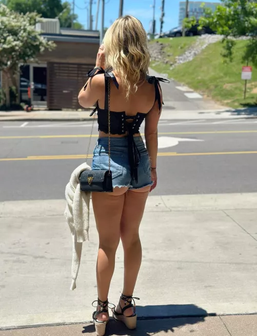 My ass is falling out! by kaitlynrawr