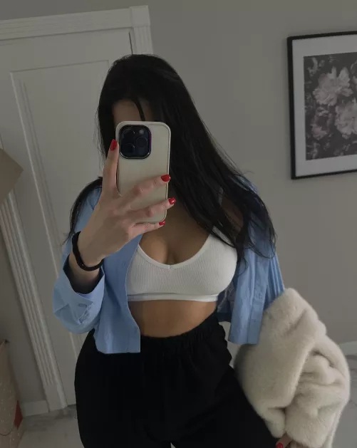 my busty selfie by olivia_inspiration