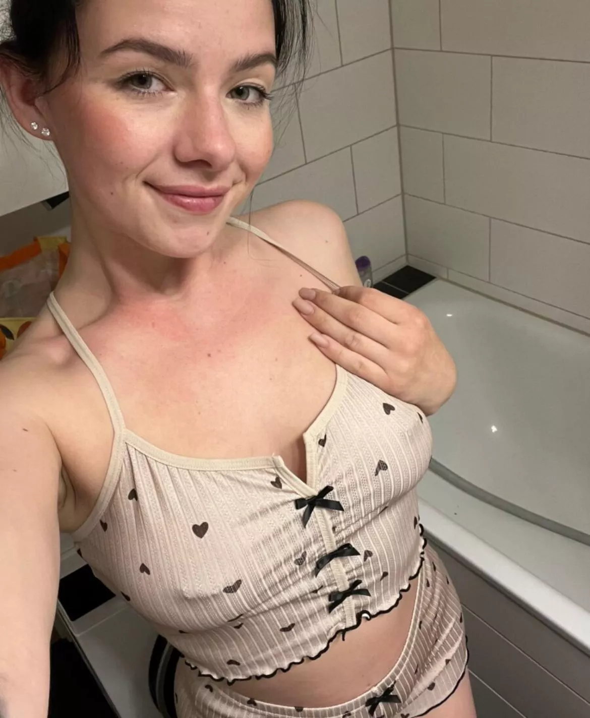 my croptop for sleep hehe  posted by amorelarielle