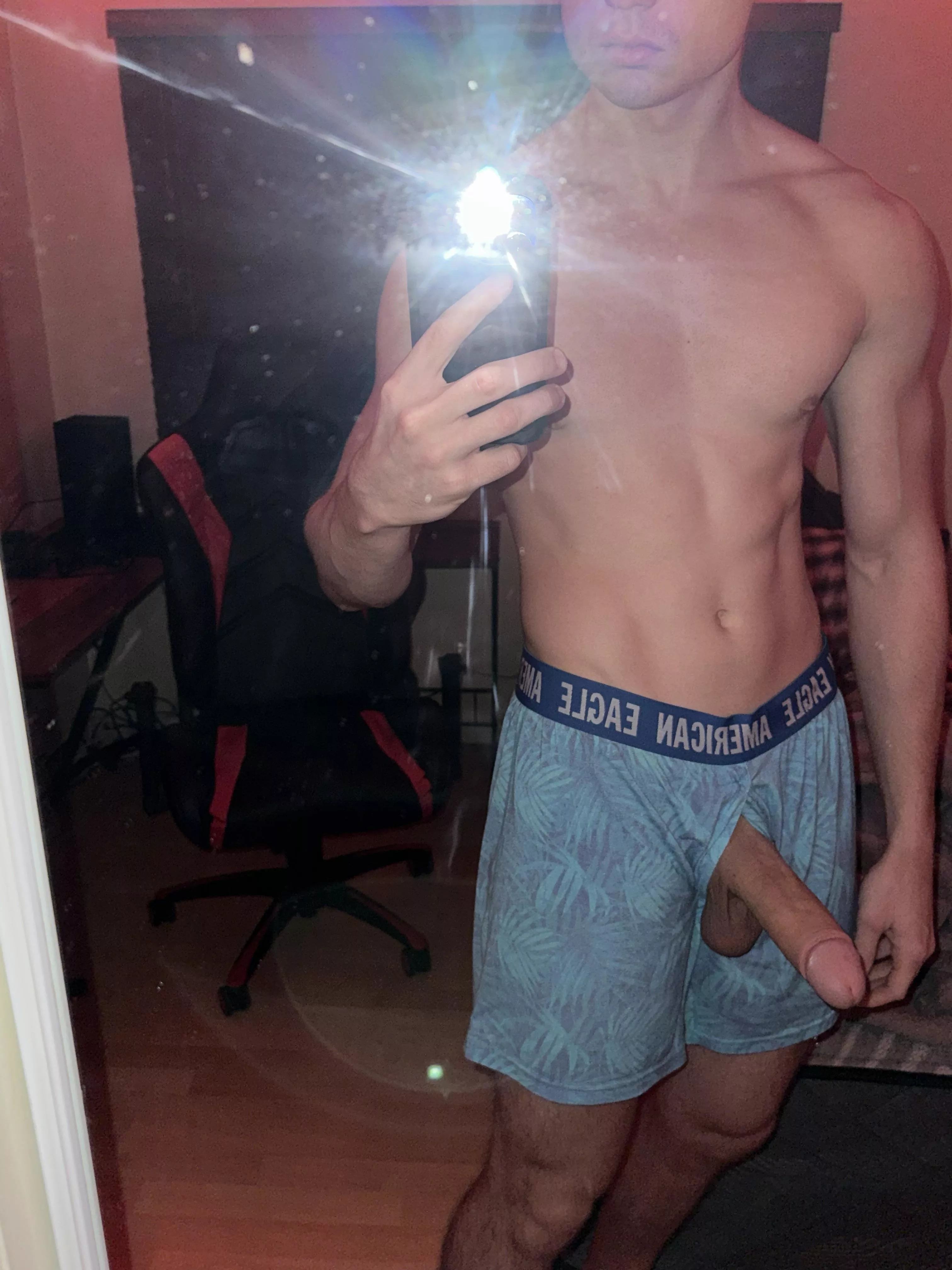 Peekaboo  posted by nextdoorprettyboy