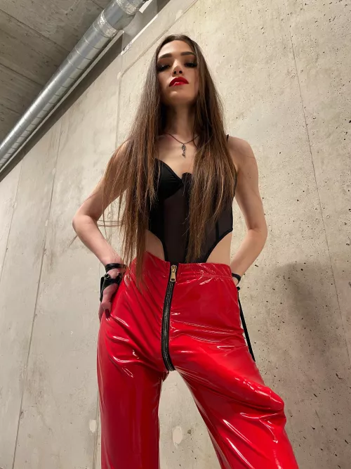 Perfect size by Aliena_Moore