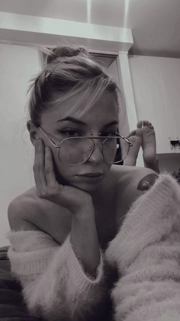 Suck on my toes while I make you edge 🌶️ posted by AlexaxParker