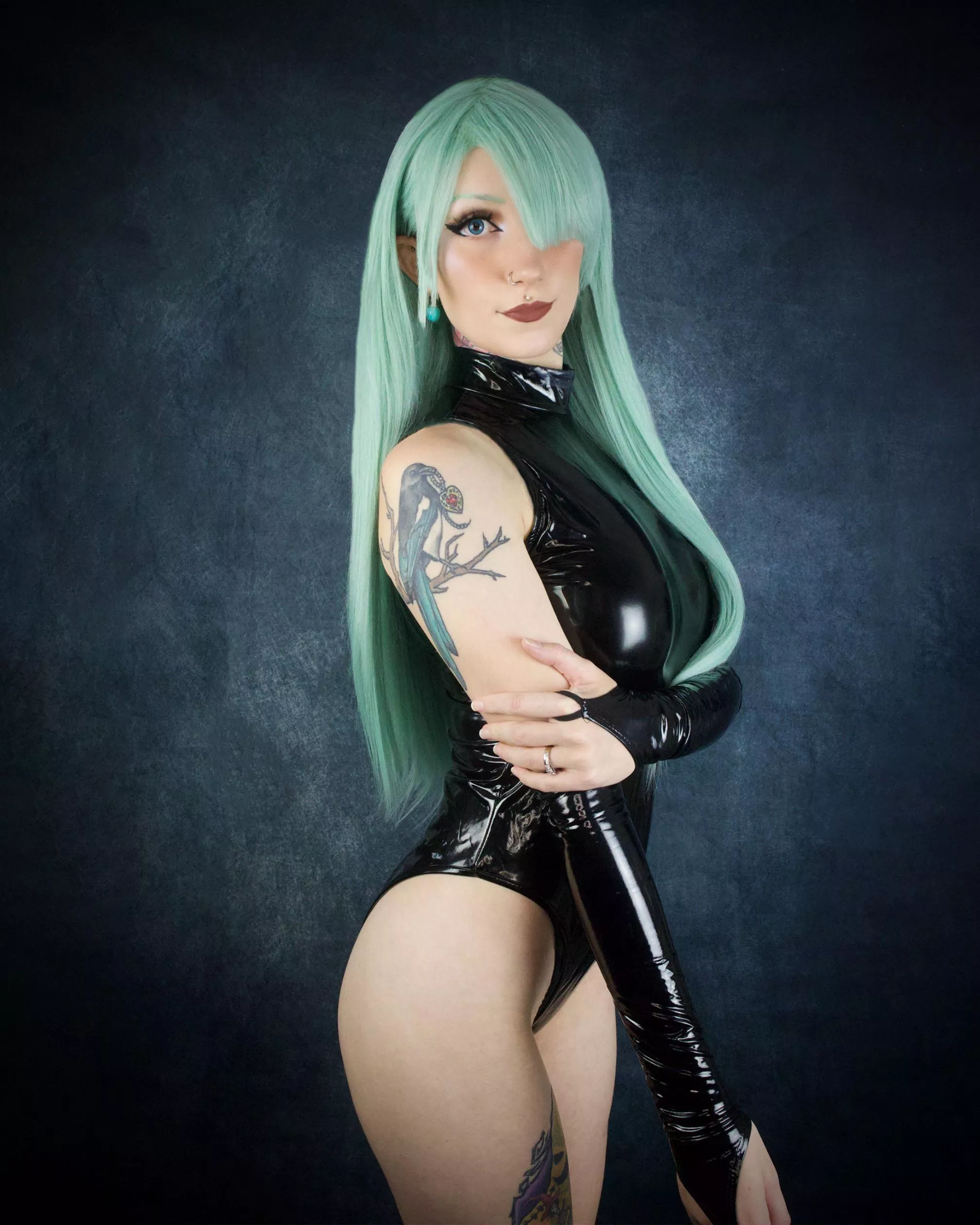 The hardest part about taking photos of shiny cosplays is when the light bounces off the costume haha posted by Death_Pixie_