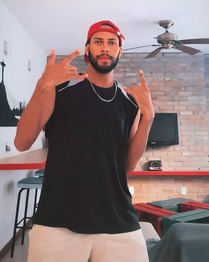 All tanned up and ready to enjoy the weekend!!! How you guys doing? posted by lucpnx