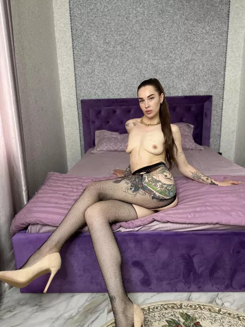 Feeling sexy in my heels by apple_only_