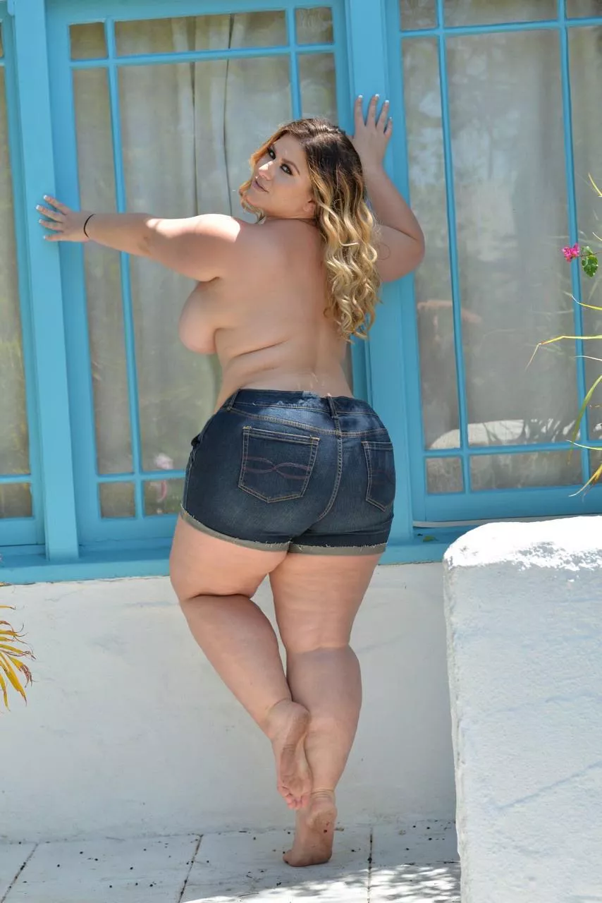 London Andrews  posted by evenflow_2991