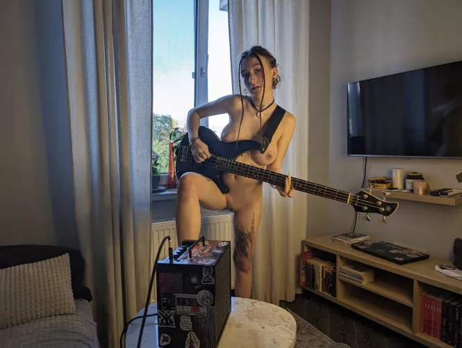 Rock girl, I like to flash my tits by Lordeniii