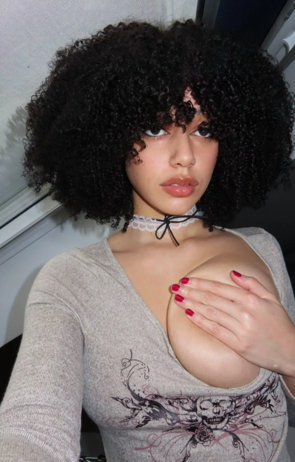 Specially made for your hands posted by Samiraxoxodarky