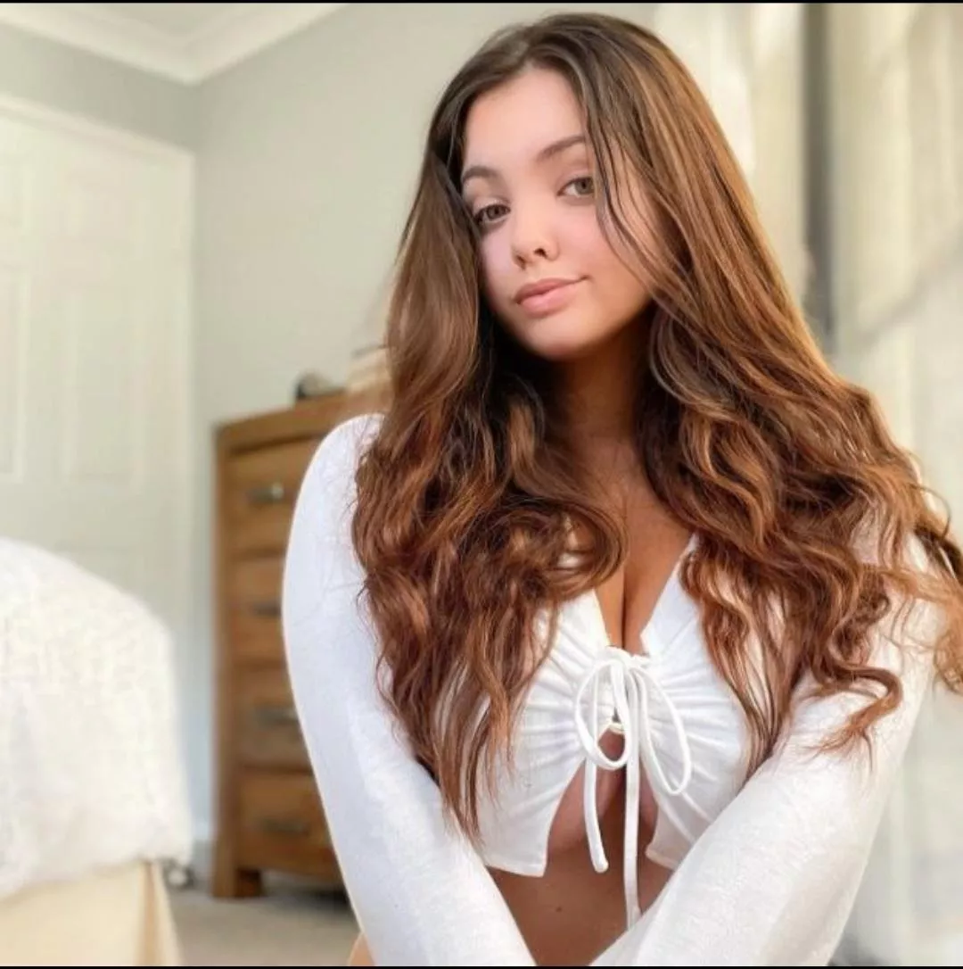 25 [F4M] Sunday morning everybody chilling and fun. I'm alone and bored free today. Add me on tele : Hannahq99 posted by Zealousideal_Ad3403