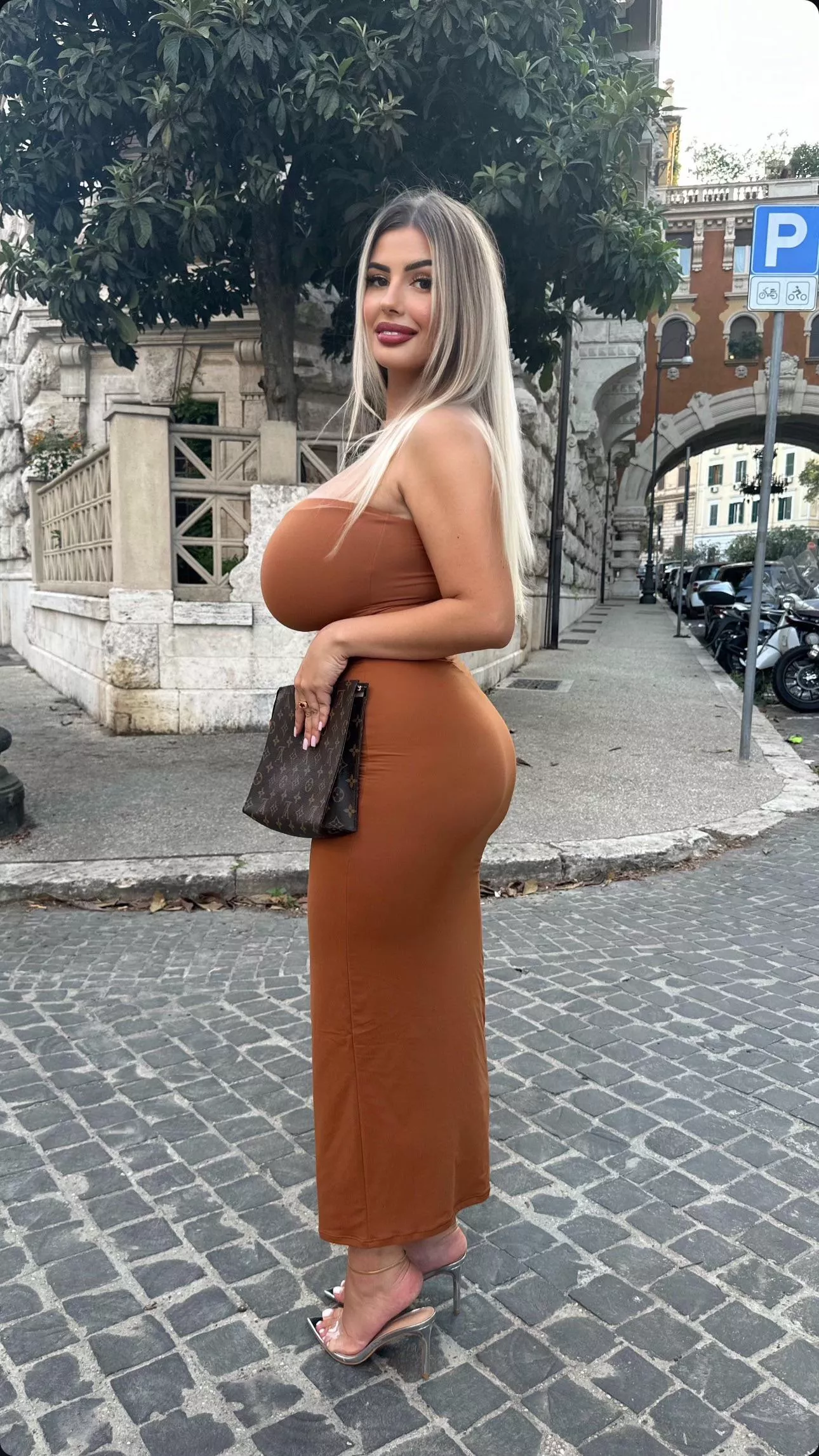 Busty Blonde posted by vivid_2024