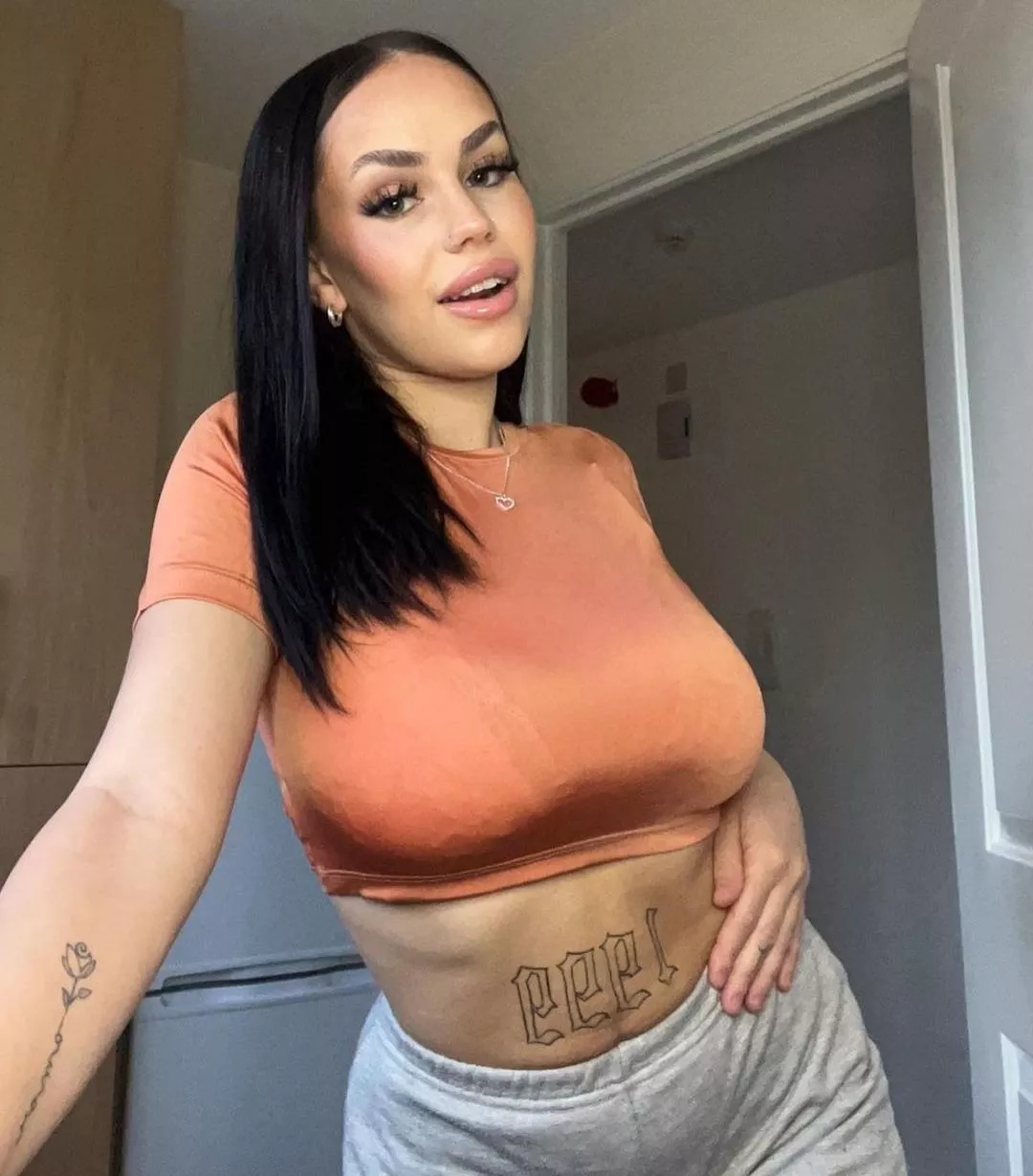 Crop top posted by ponexiy