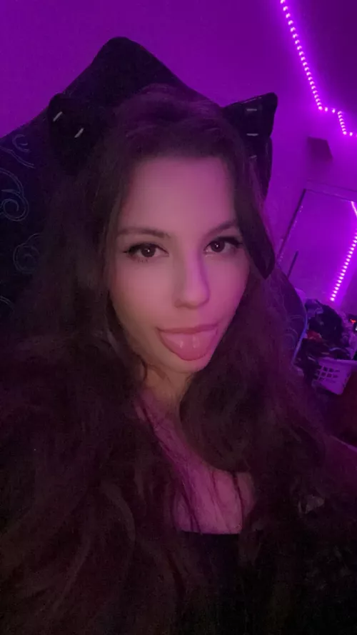 Ever date a 22 year old egirl?  by Meaaly26