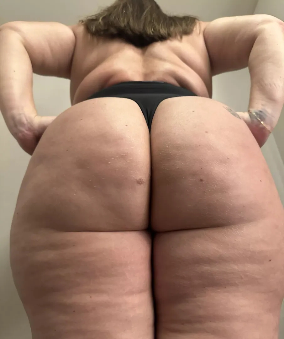 Give it a kiss  by WynterLoveBBW