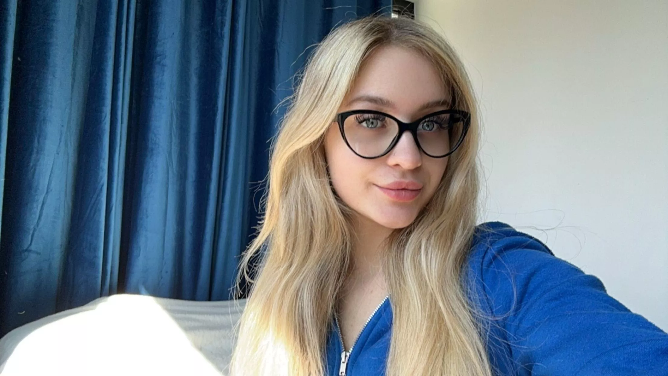 Hi, how you doin? posted by envyluna_