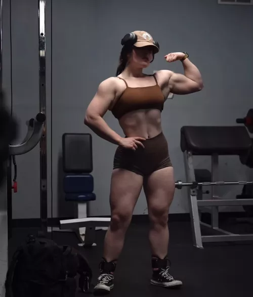 Hourglass figure  by rubyelizabethh