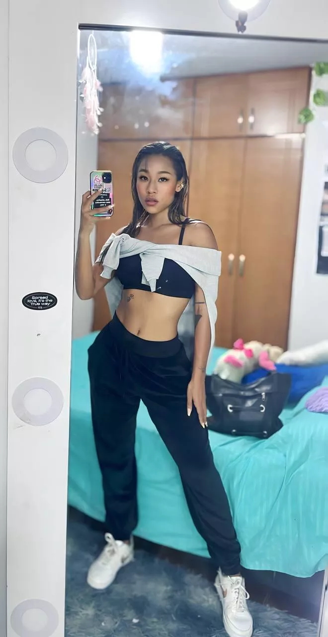 If you squeeze my boobs, I'll show my pussy... posted by roudasberreaved49