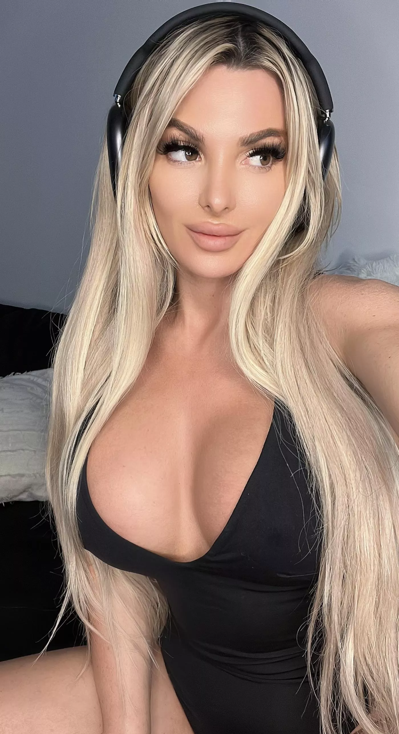 Natalia Kaye (@nataliakayex) posted by pale_xx