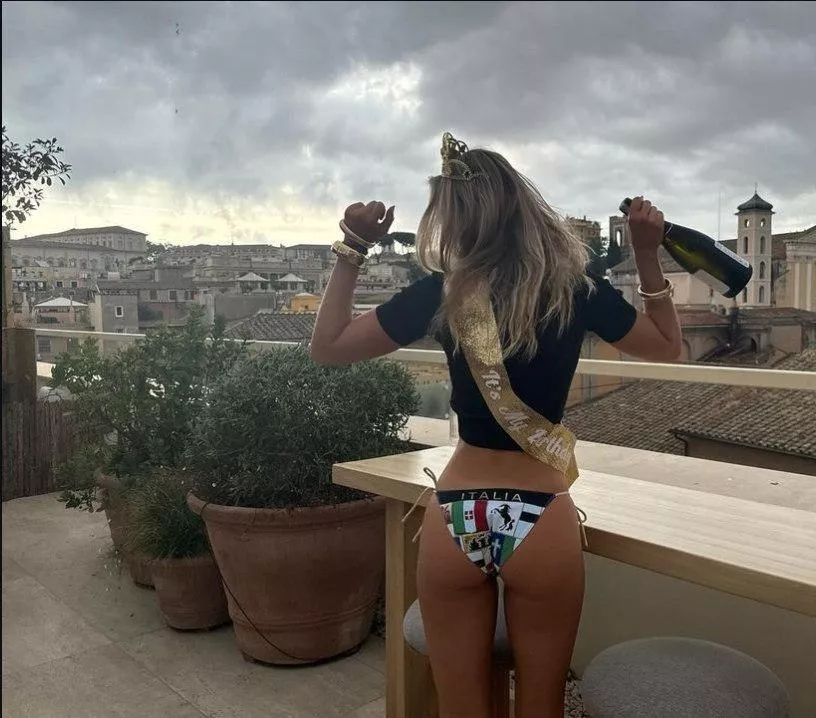 Olivia Ponton posted by celeb_guy1