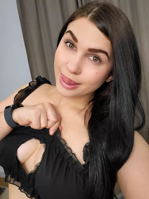 Spend hot weekend with Alice on @chaturbate 🥵 [Tiny_hat]  by Tiny_hat_