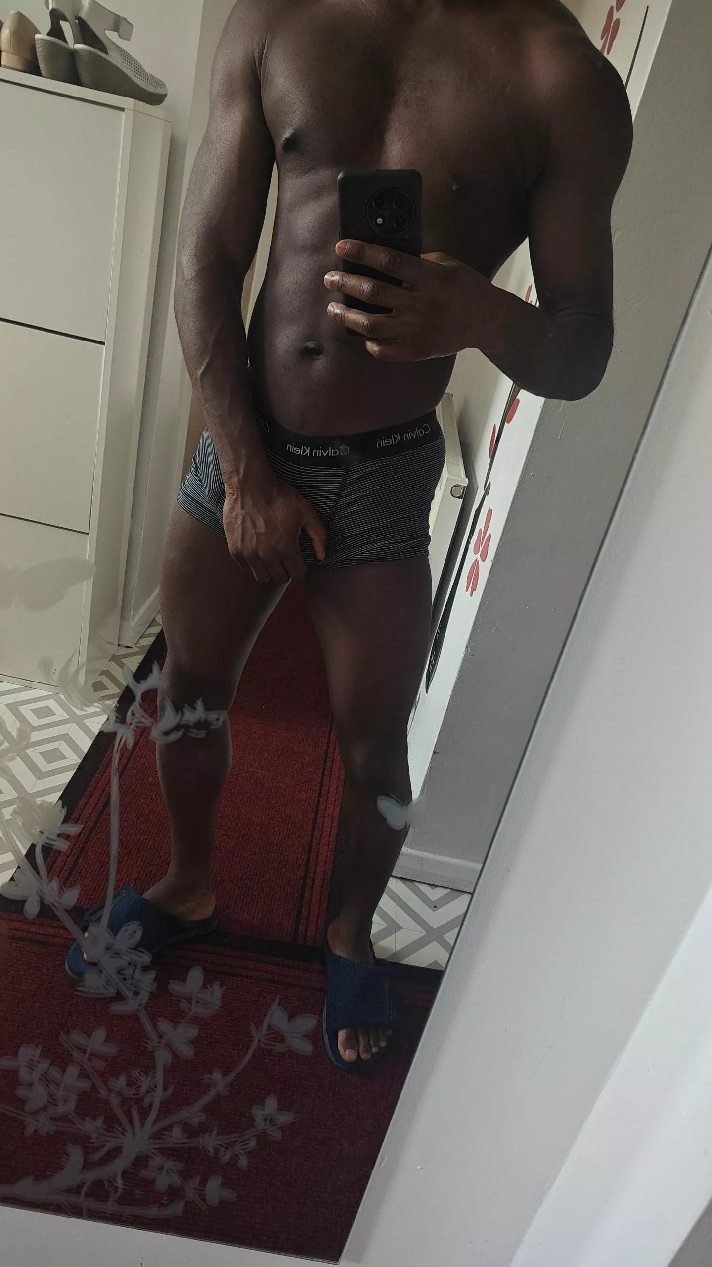 Top looking to trade with guys with nice 🍑, reborn_193, be over 20.  posted by Dav1923