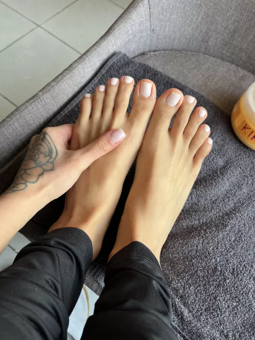 Would you date a girl who takes very seriously the care of her feet? by sexyemma07