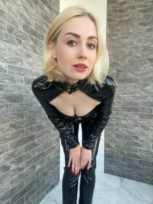 A good outfit for a first date? by SweetieHottieSoul