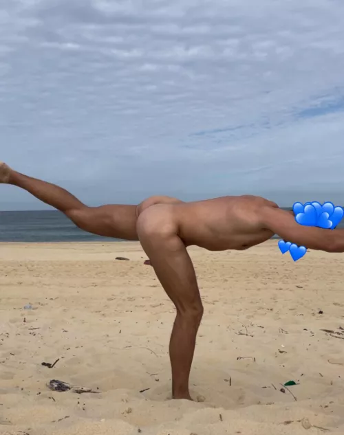 As there were no waves to surf 🏄🏽‍♂️, I went through my yoga / mobility routine this morning 🧘🏽 by Love_Kilian