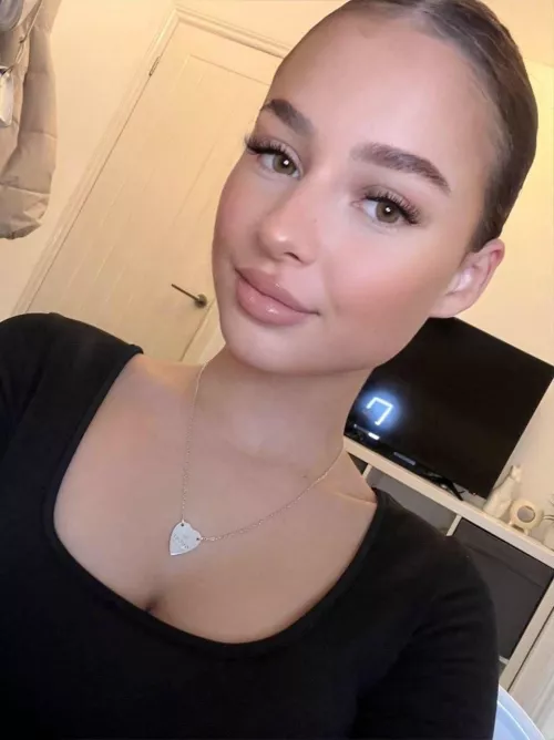 Classy and beautiful by Creepy-Chart116