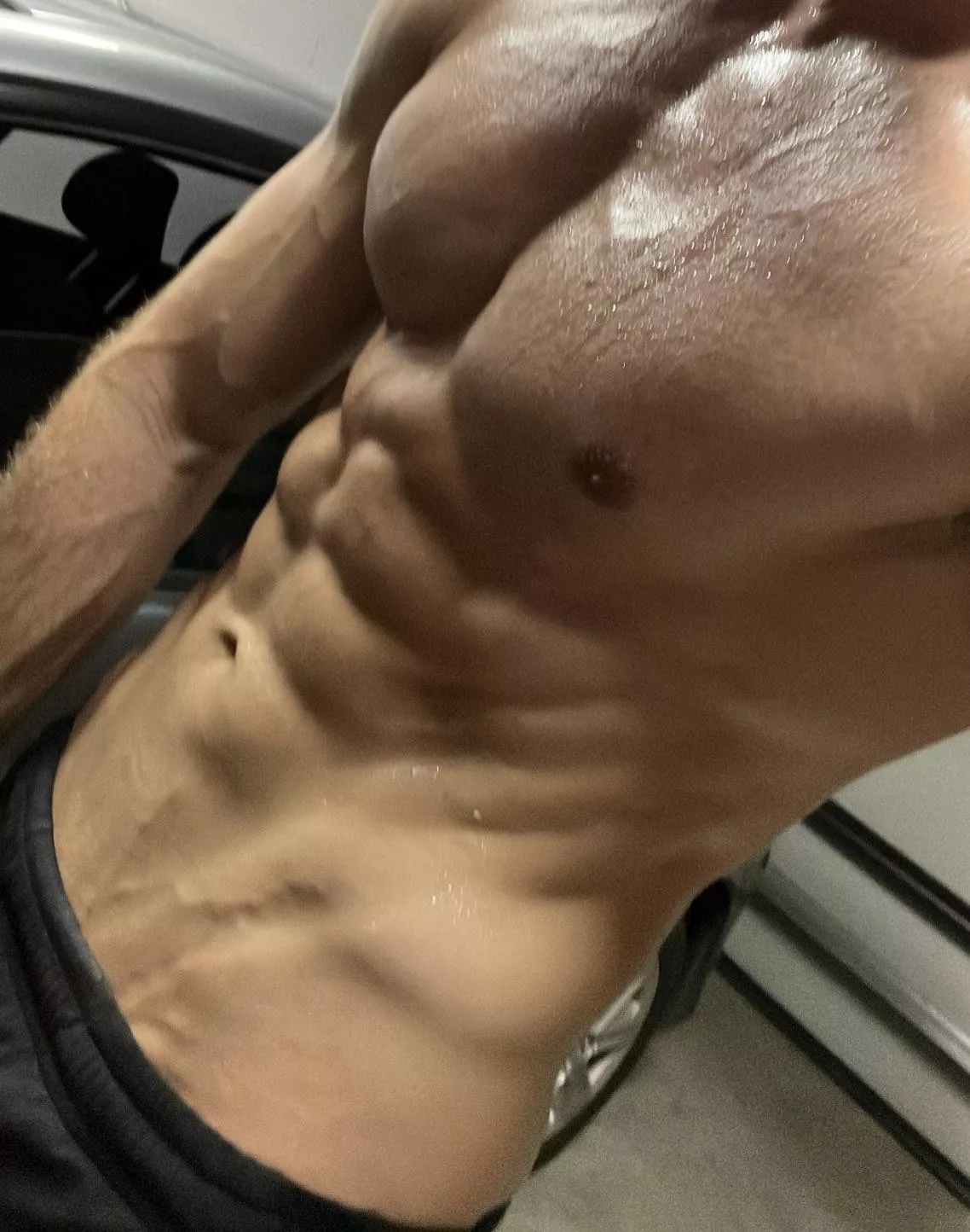 Cum on my abs and lick it all up 💦 posted by JohnnySteel23
