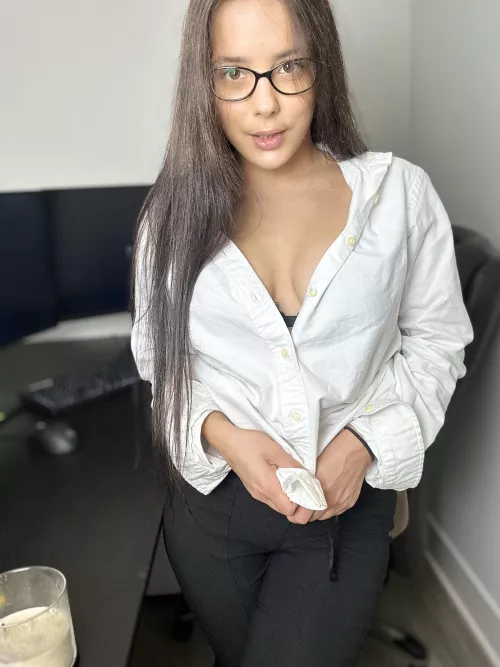 Have you ever dreamed of embodying your fetishes on your secretary? by BewitchigCatherine