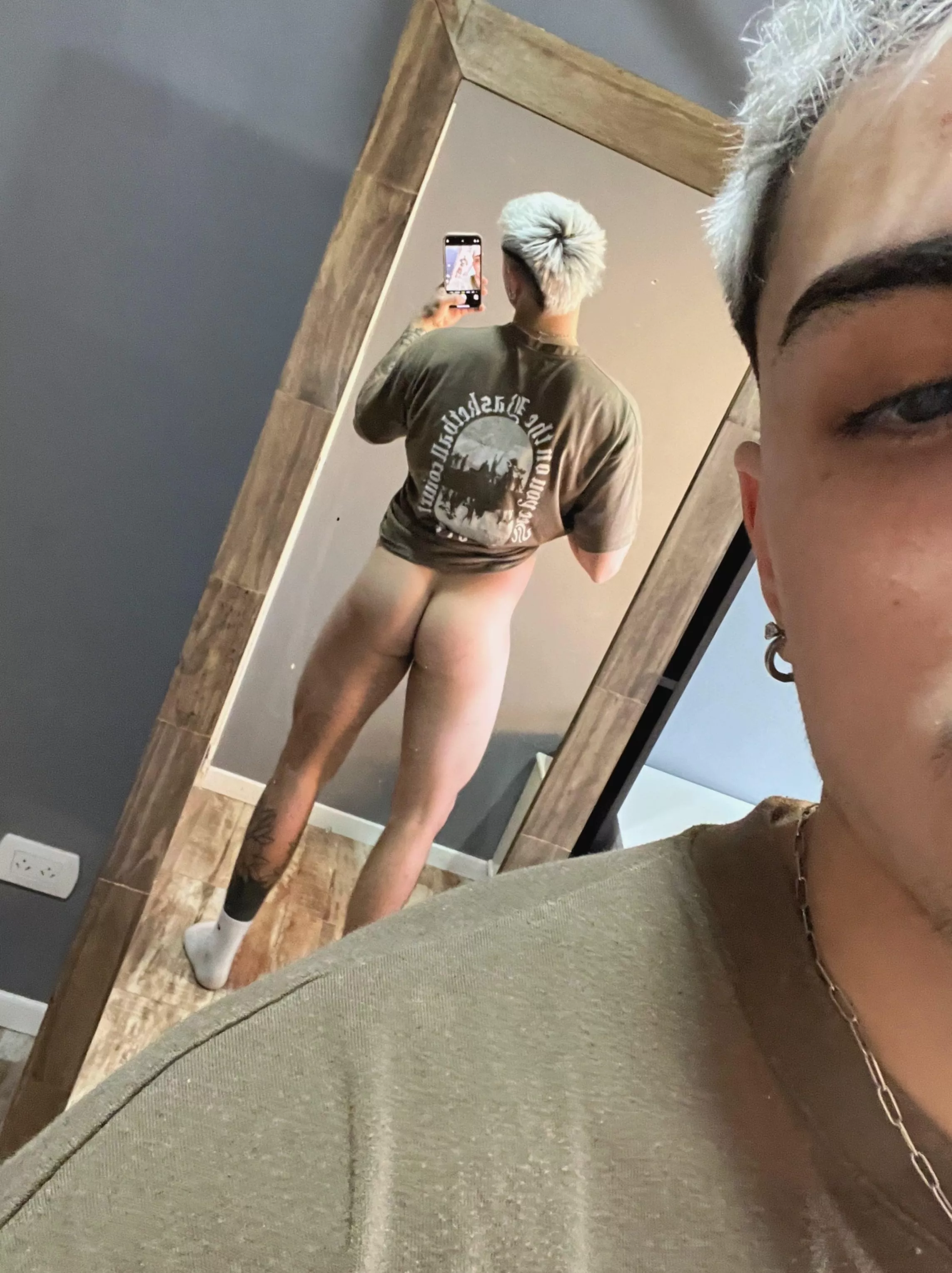 i like slapping my own ass  posted by ZaynReeed