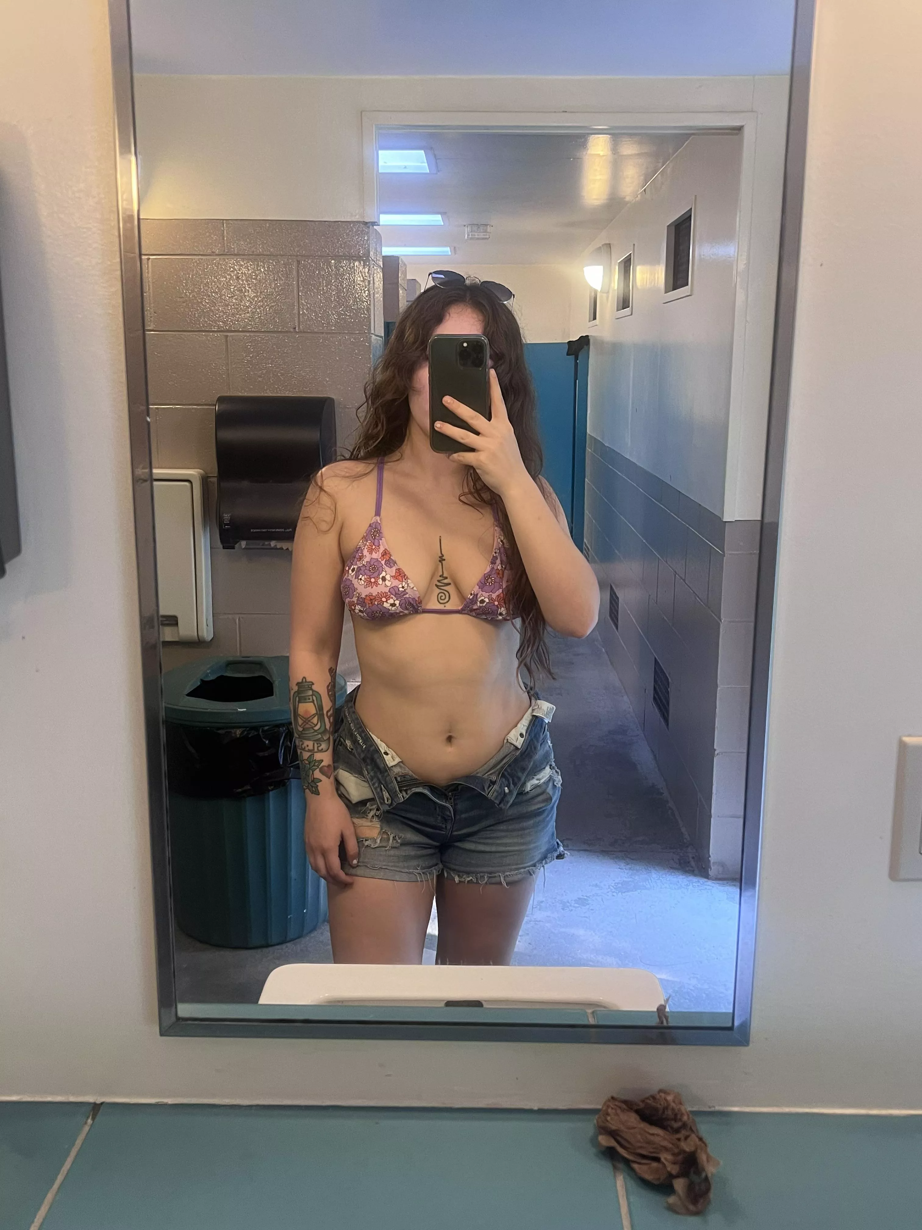 I love summer 🏖️☀️ (f) posted by babyelfuwu