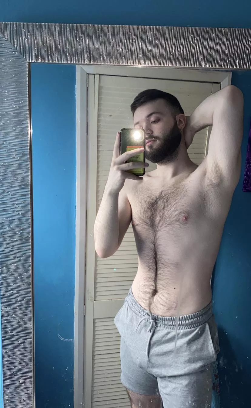 In need of someone to give me attention (i’m also in need of a tan) posted by Beginning-Celery6956