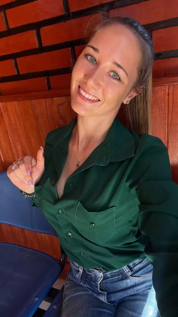 This color makes me look pretty and classy at the same time posted by GuiltilyMobilize11